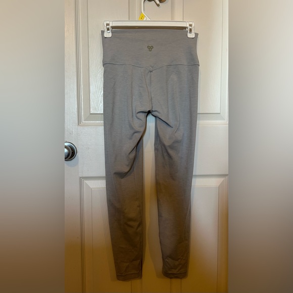 Aritzia Golden Butter Leggings - Picture 4 of 6